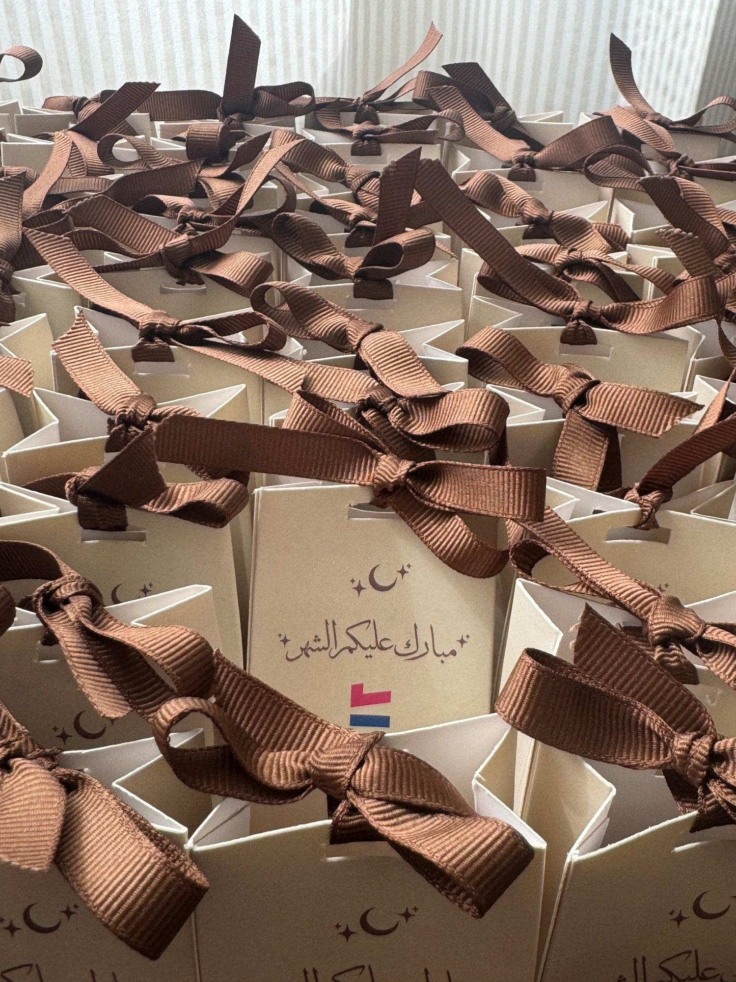 هدايا توزيعات (1.3ml) من أماروك – عطر مسك ومسك عود بتصميم صغير وفاخر