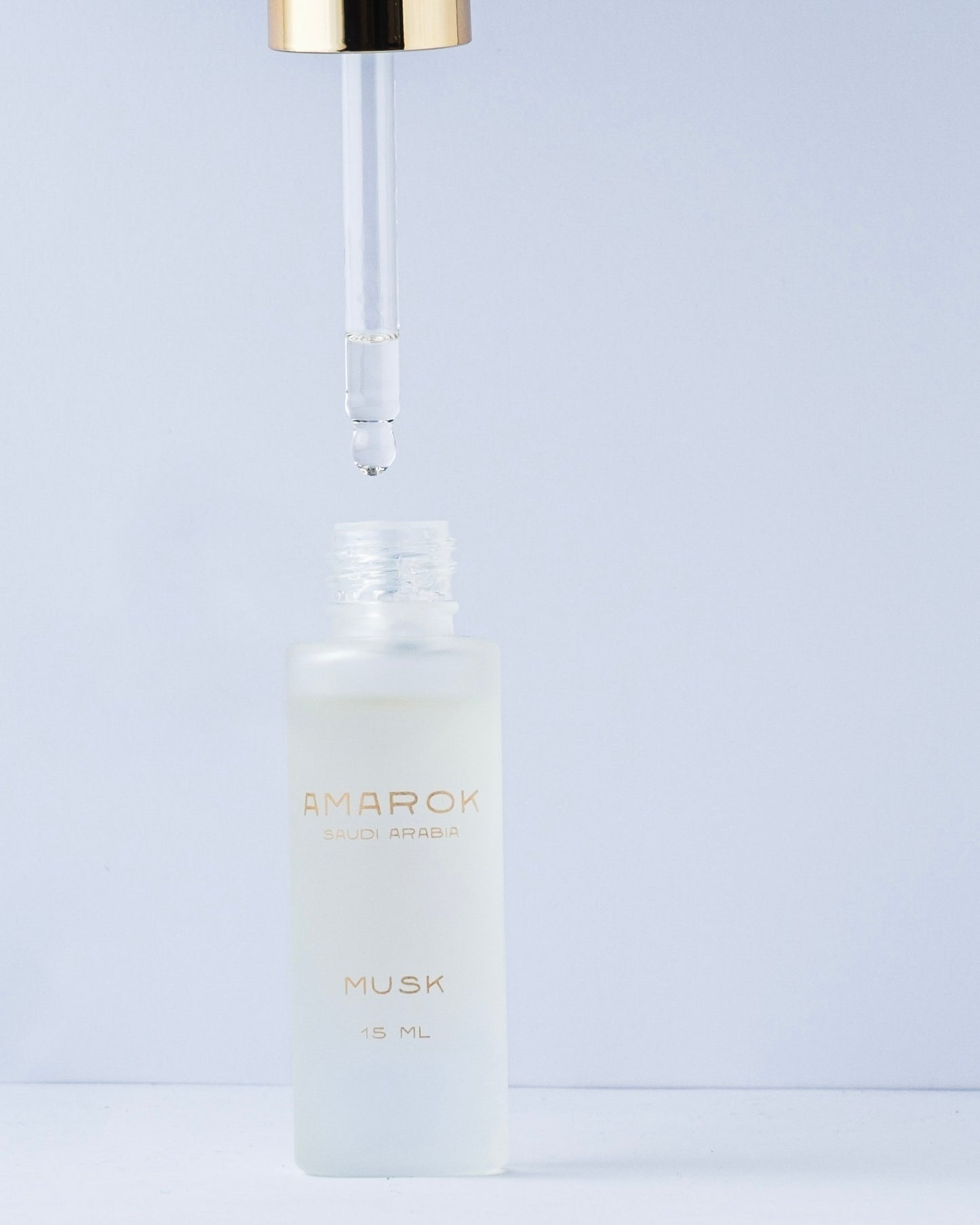 زجاجة مسك فرنسي نقي (15ml) من أماروك – عطر فاخر بدون كحول في حافظة جلدية