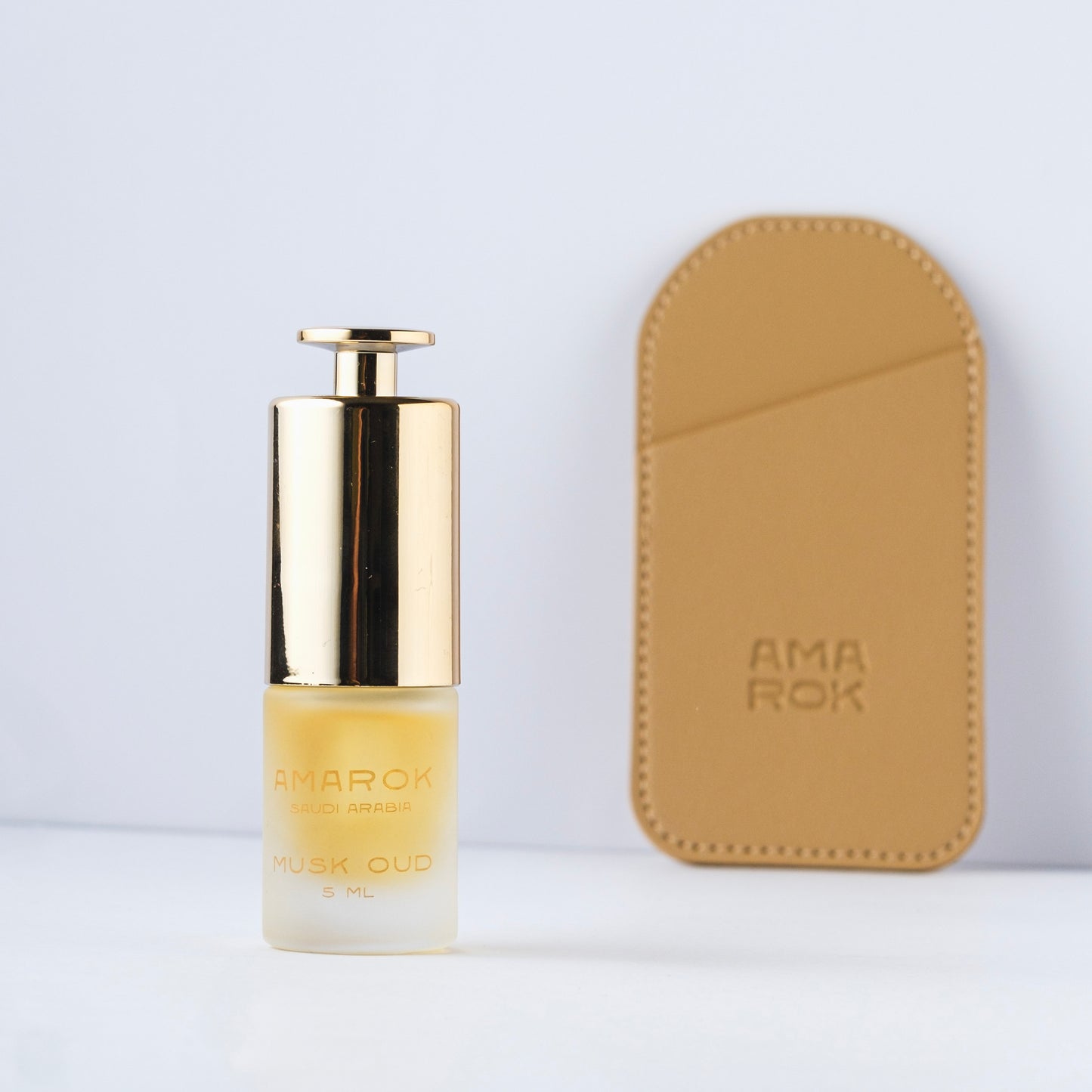 زجاجة مسك عود (5ml) من أماروك – عطر شرقي فاخر في حافظة جلدية