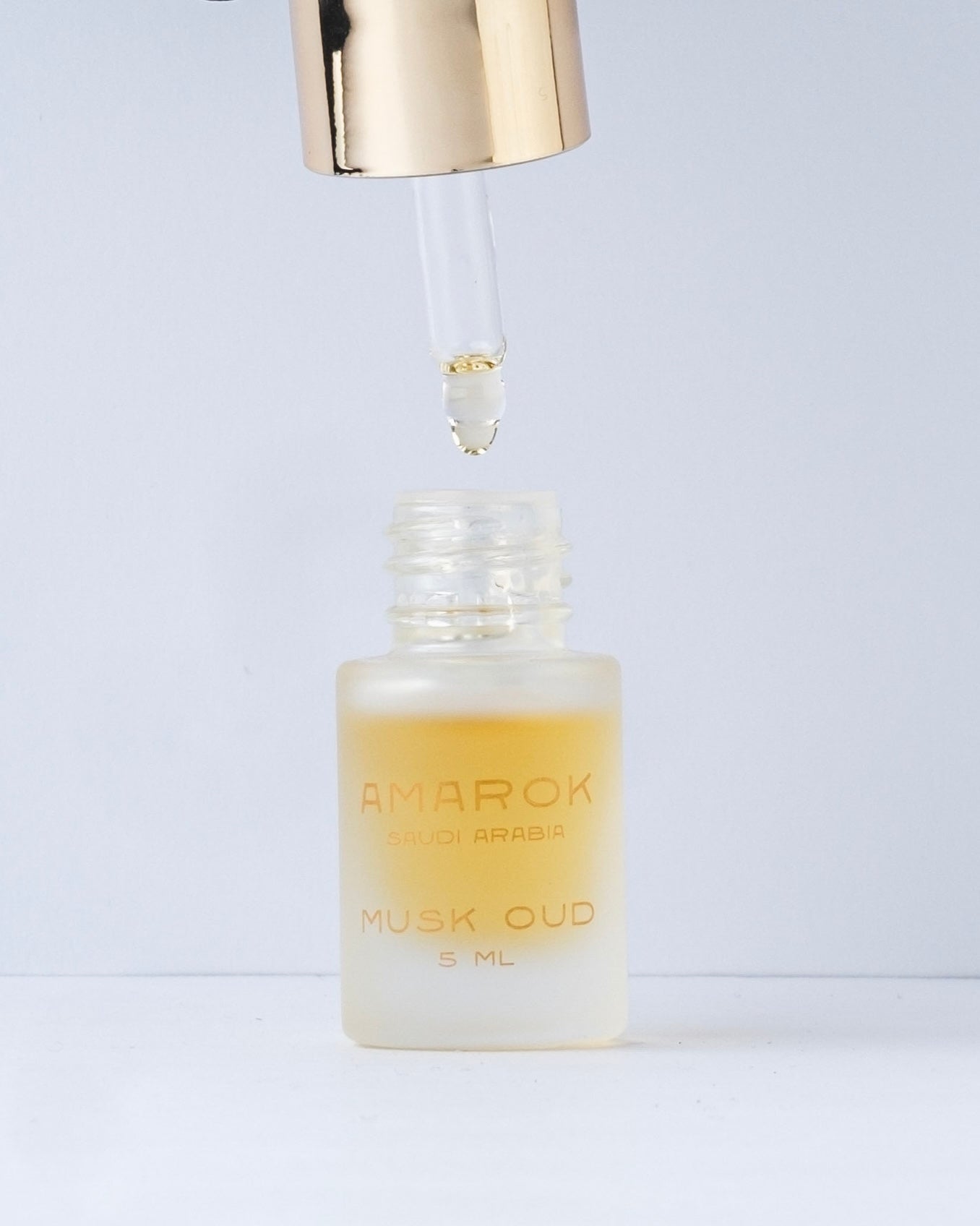 زجاجة مسك عود (5ml) من أماروك – عطر شرقي فاخر في حافظة جلدية