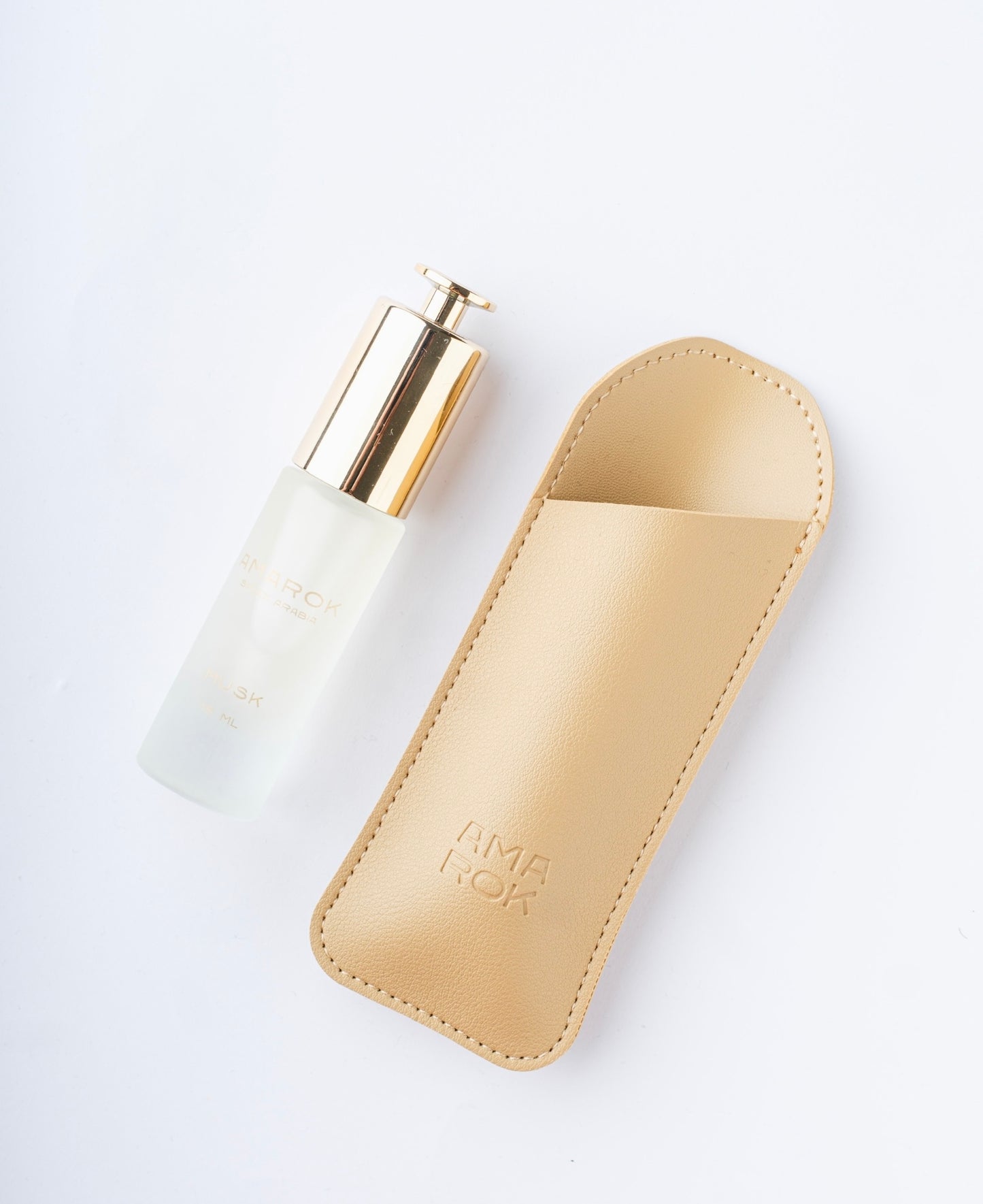 زجاجة مسك فرنسي نقي (15ml) من أماروك – عطر فاخر بدون كحول في حافظة جلدية